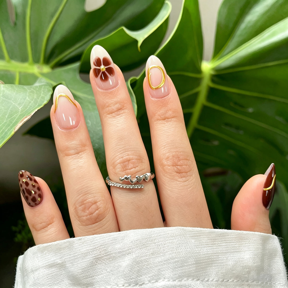 Lashthing press-on nagels Safari Bloom (Short Almond) - foto 1